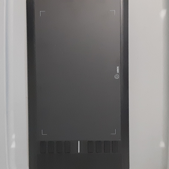 UGEE M708 Graphics Tablet - Picture 2 of 2